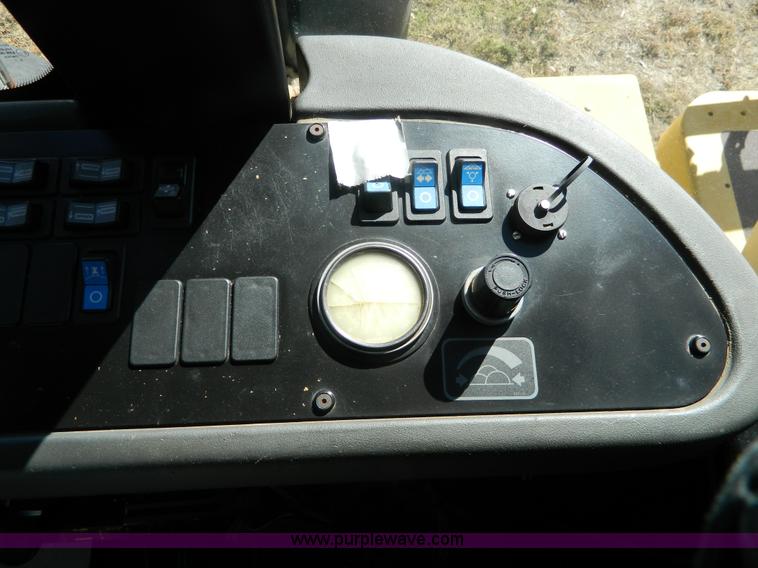 image for item K8202 2000 Ag-Chem RoGator 1254 self-propelled sprayer