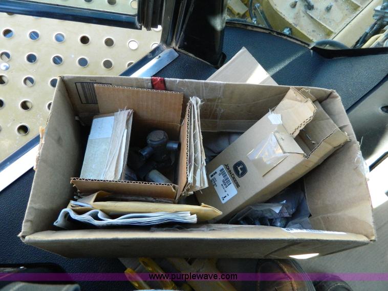 image for item K8202 2000 Ag-Chem RoGator 1254 self-propelled sprayer