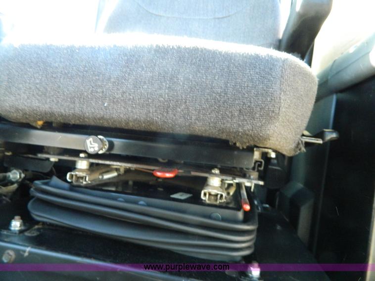 image for item K8202 2000 Ag-Chem RoGator 1254 self-propelled sprayer