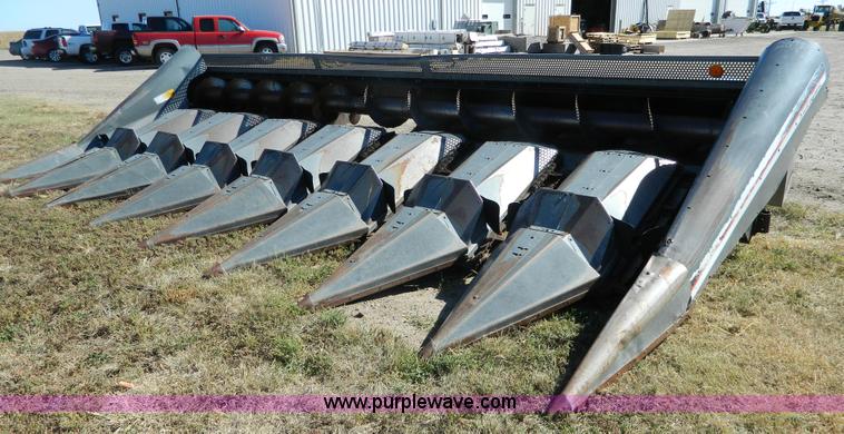 image for item K8203 1984 AGCO Gleaner R830 corn head