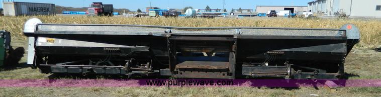 image for item K8203 1984 AGCO Gleaner R830 corn head