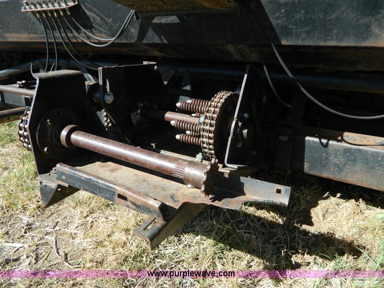 image for item K8203 1984 AGCO Gleaner R830 corn head