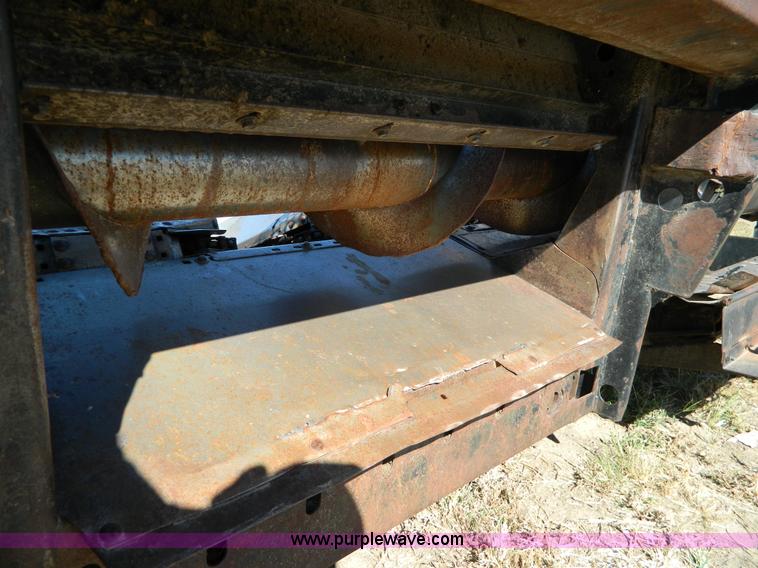 image for item K8203 1984 AGCO Gleaner R830 corn head