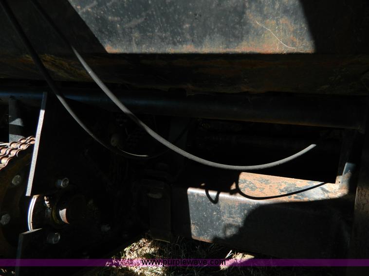 image for item K8203 1984 AGCO Gleaner R830 corn head