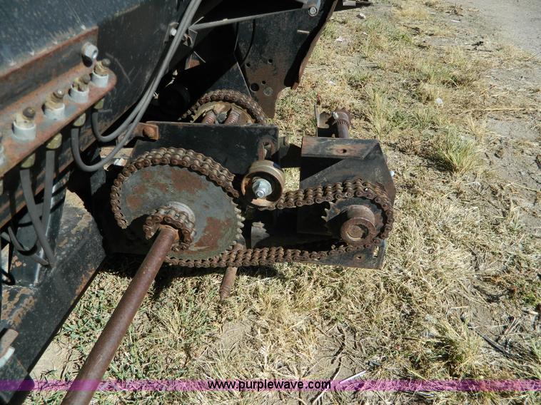 image for item K8203 1984 AGCO Gleaner R830 corn head