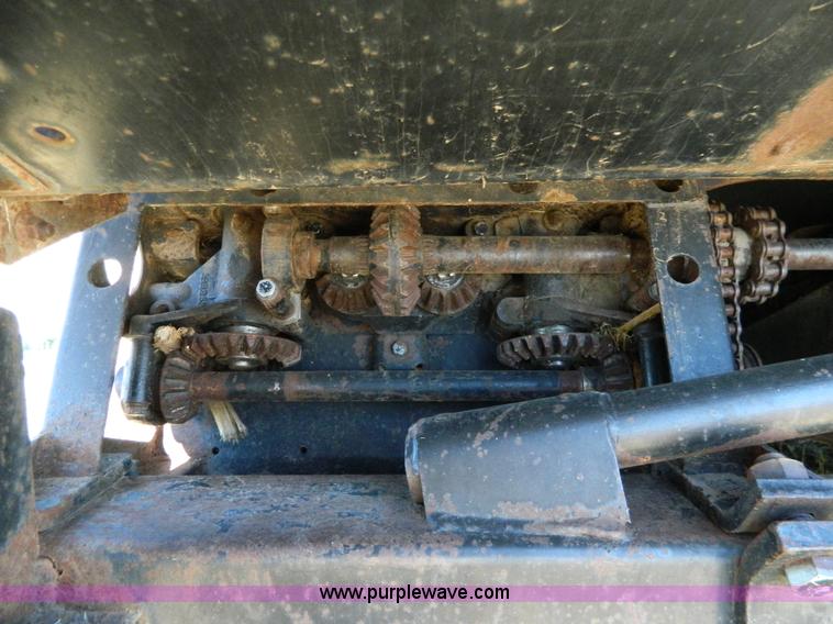 image for item K8203 1984 AGCO Gleaner R830 corn head