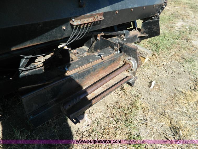 image for item K8203 1984 AGCO Gleaner R830 corn head