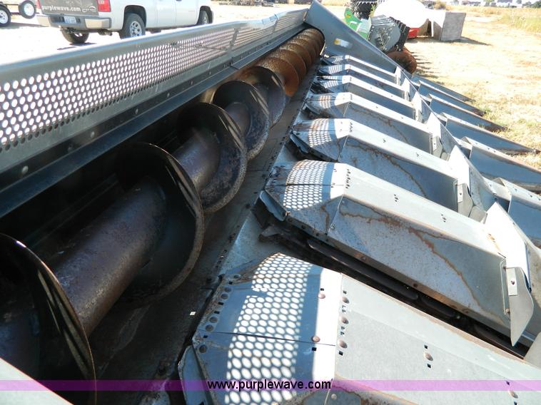 image for item K8203 1984 AGCO Gleaner R830 corn head