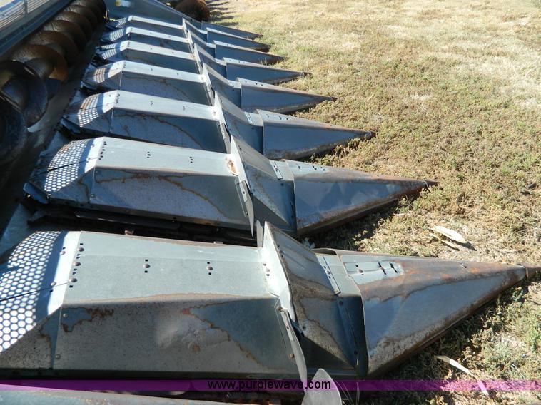 image for item K8203 1984 AGCO Gleaner R830 corn head