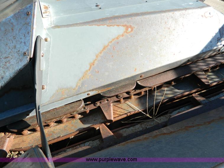 image for item K8203 1984 AGCO Gleaner R830 corn head