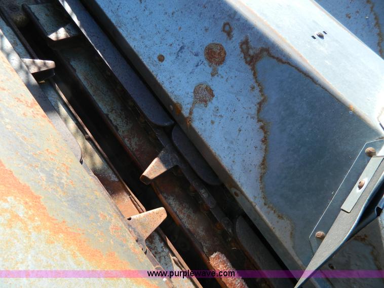 image for item K8203 1984 AGCO Gleaner R830 corn head