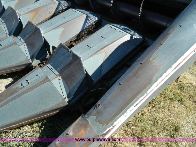 image for item K8203 1984 AGCO Gleaner R830 corn head