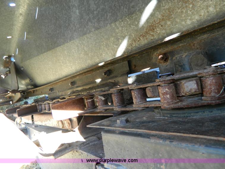 image for item K8203 1984 AGCO Gleaner R830 corn head