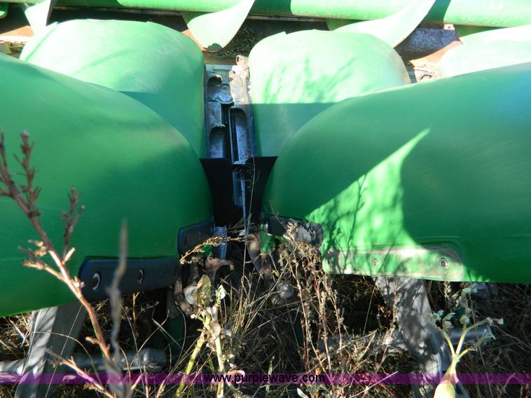 image for item K8205 2012 John Deere 612C corn head