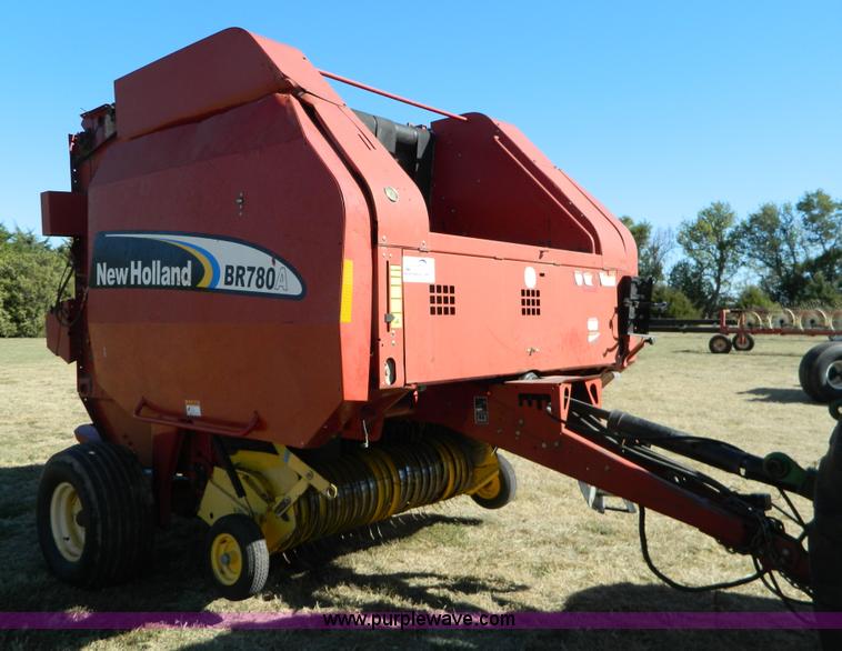 image for item K8206 2006 New Holland BR780A round baler