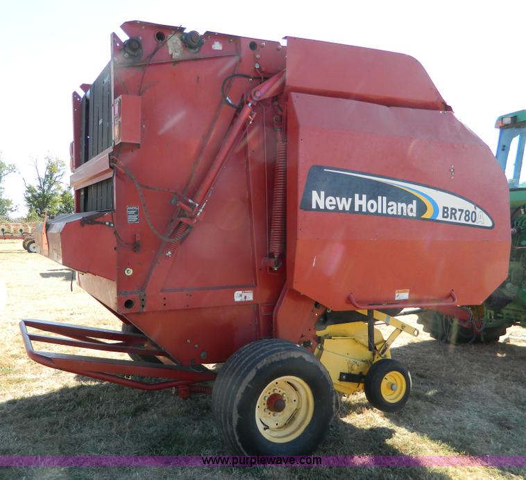 image for item K8206 2006 New Holland BR780A round baler