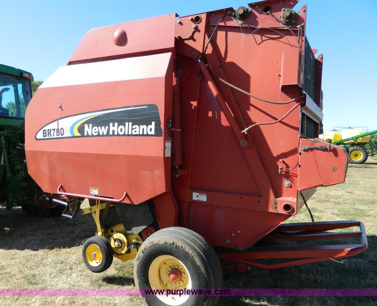 image for item K8206 2006 New Holland BR780A round baler