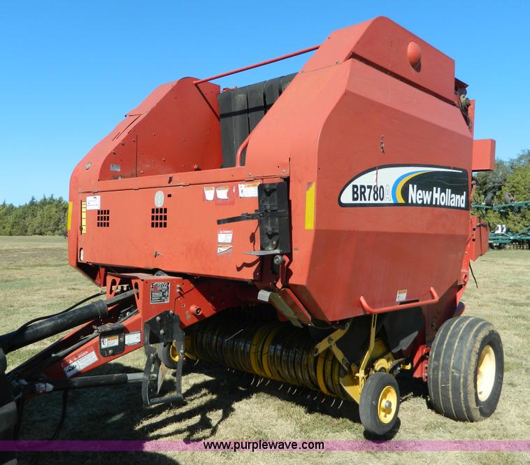 image for item K8206 2006 New Holland BR780A round baler