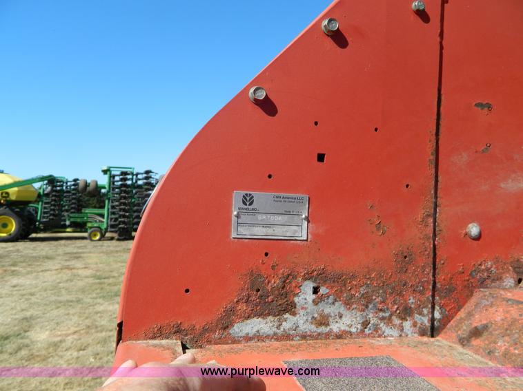 image for item K8206 2006 New Holland BR780A round baler