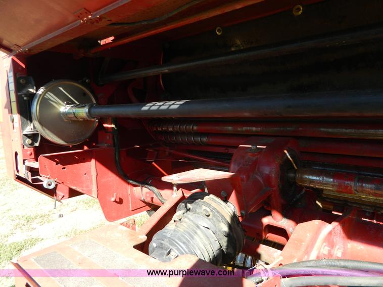 image for item K8206 2006 New Holland BR780A round baler