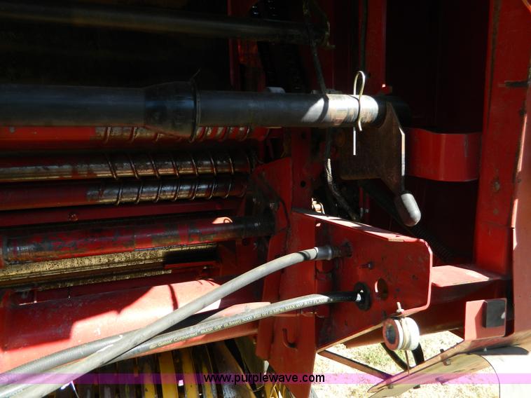 image for item K8206 2006 New Holland BR780A round baler