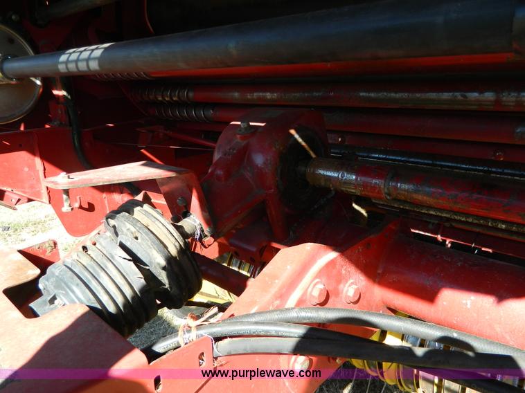 image for item K8206 2006 New Holland BR780A round baler
