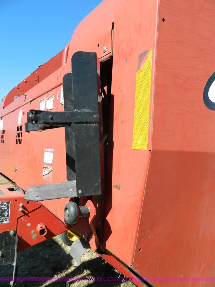 image for item K8206 2006 New Holland BR780A round baler