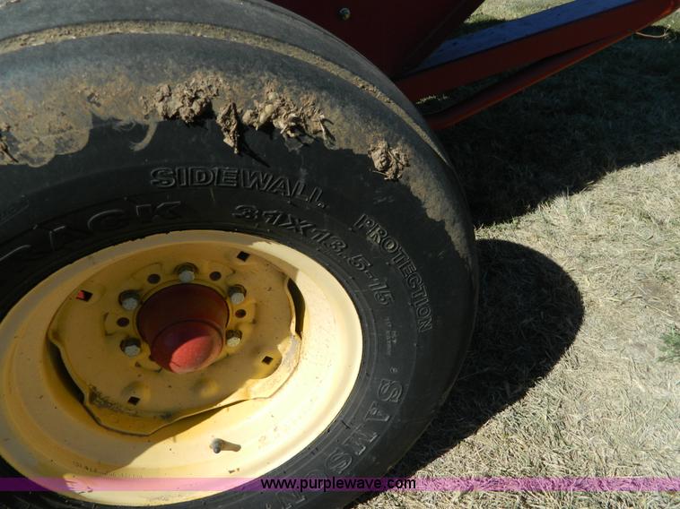 image for item K8206 2006 New Holland BR780A round baler