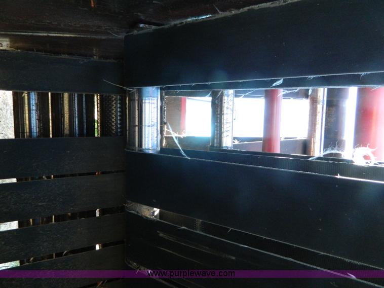 image for item K8206 2006 New Holland BR780A round baler