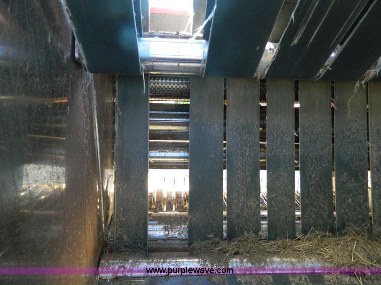 image for item K8206 2006 New Holland BR780A round baler