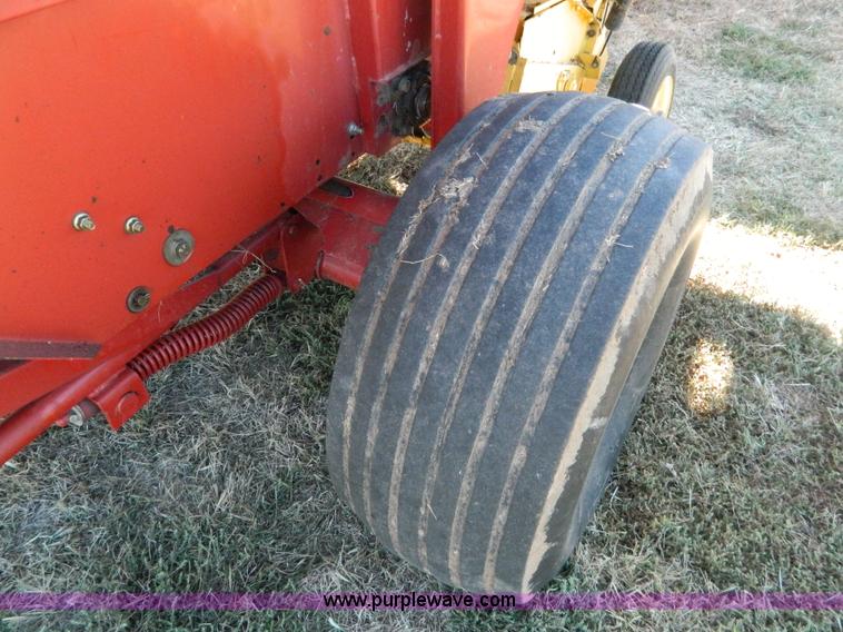 image for item K8206 2006 New Holland BR780A round baler