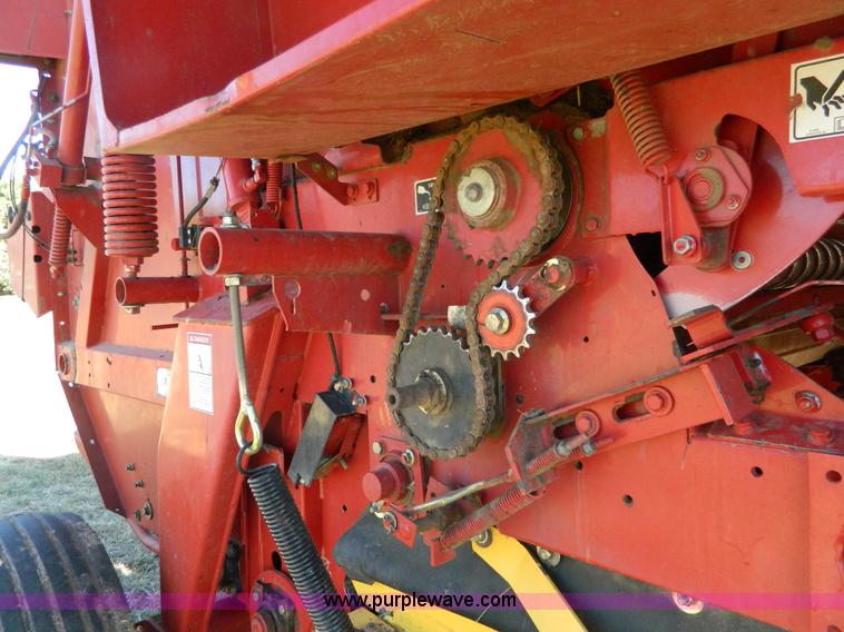 image for item K8206 2006 New Holland BR780A round baler