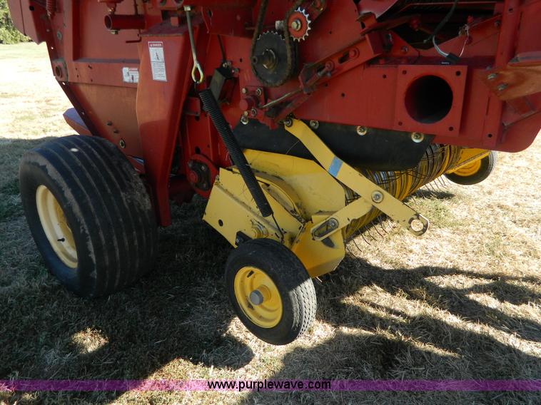image for item K8206 2006 New Holland BR780A round baler