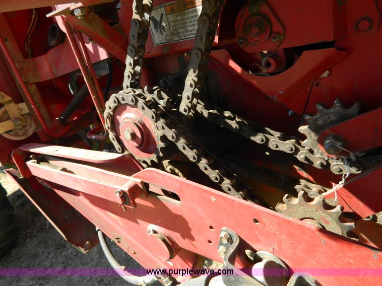 image for item K8206 2006 New Holland BR780A round baler