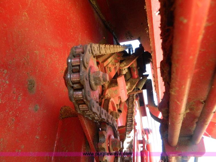 image for item K8206 2006 New Holland BR780A round baler