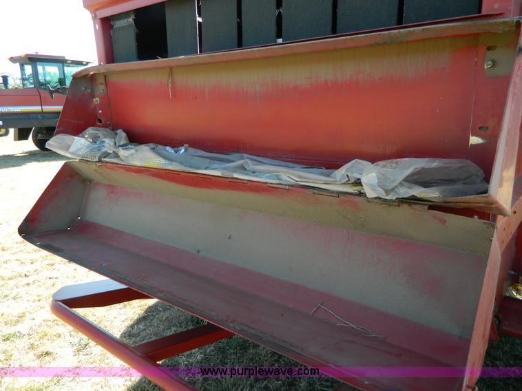 image for item K8206 2006 New Holland BR780A round baler