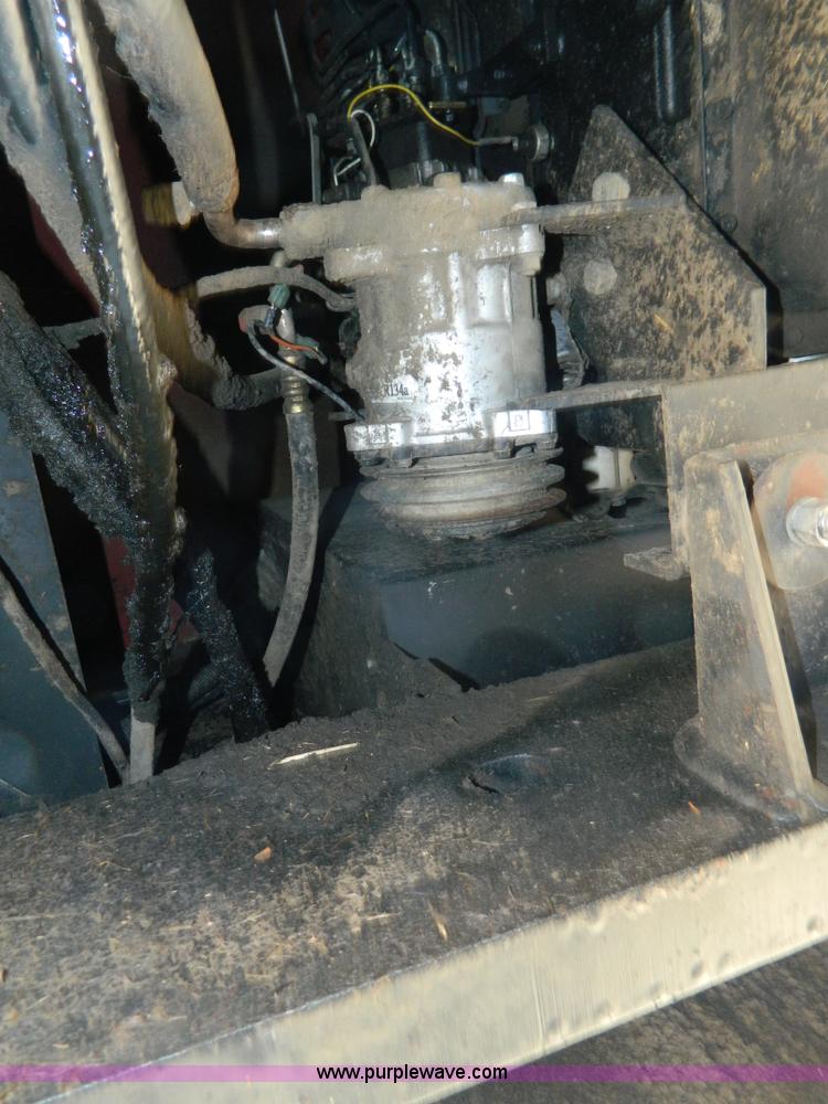 image for item K8206 2006 New Holland BR780A round baler