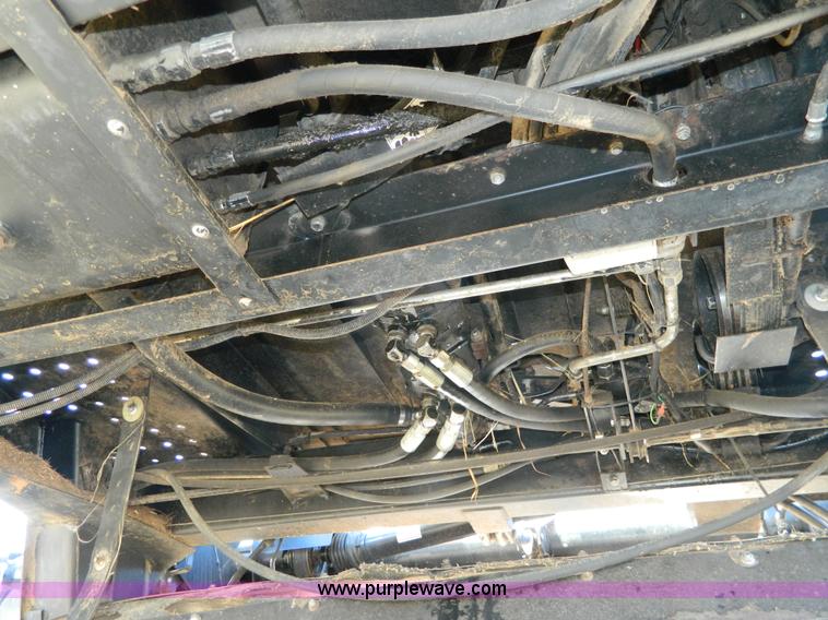 image for item K8206 2006 New Holland BR780A round baler