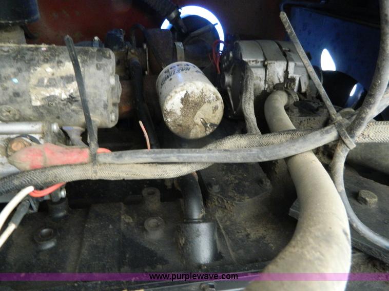 image for item K8206 2006 New Holland BR780A round baler