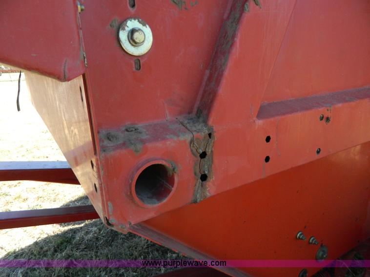 image for item K8206 2006 New Holland BR780A round baler