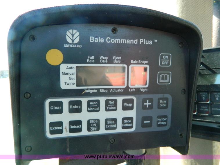 image for item K8206 2006 New Holland BR780A round baler