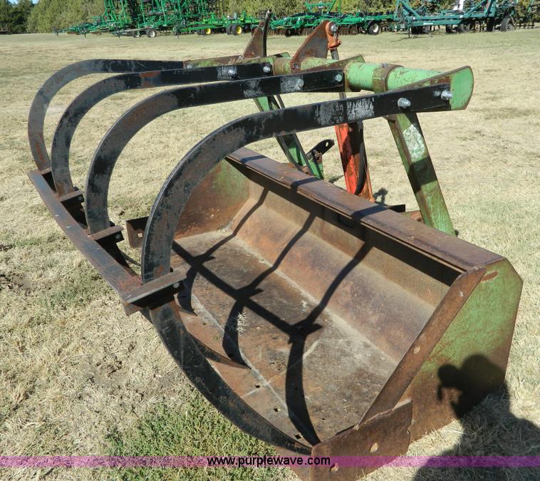 image for item K8210 1975 John Deere 4230 tractor