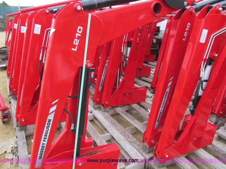 image for item L1795 Massey-Ferguson L210 loader