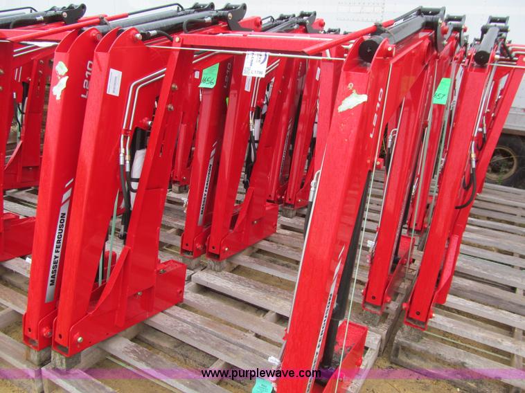 image for item L1796 Massey-Ferguson L210 loader