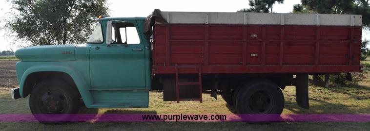 image for item L5843 1961 Chevrolet S60 grain truck