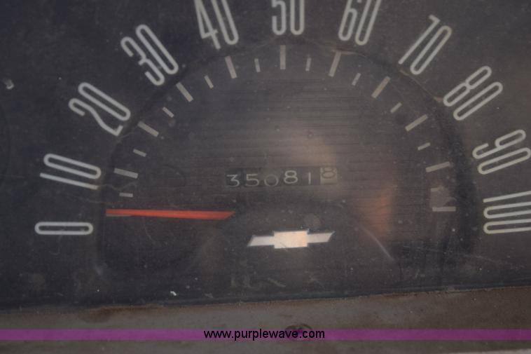 image for item L5843 1961 Chevrolet S60 grain truck