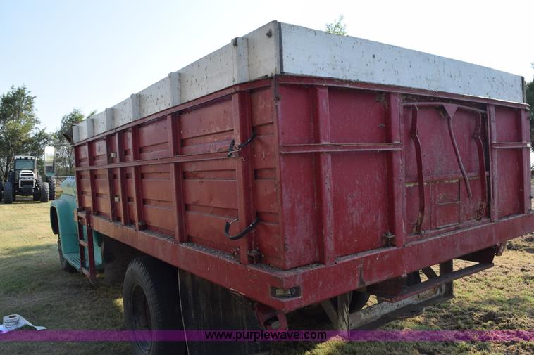 image for item L5843 1961 Chevrolet S60 grain truck