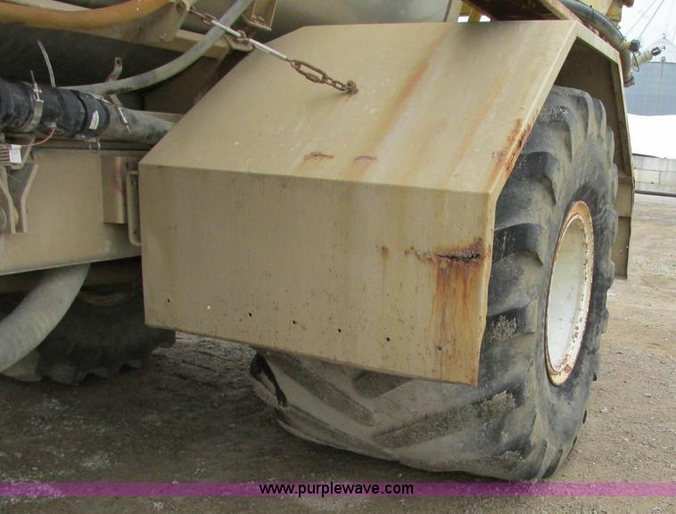 image for item R9459 1995 Tyler 3275 self-propelled sprayer