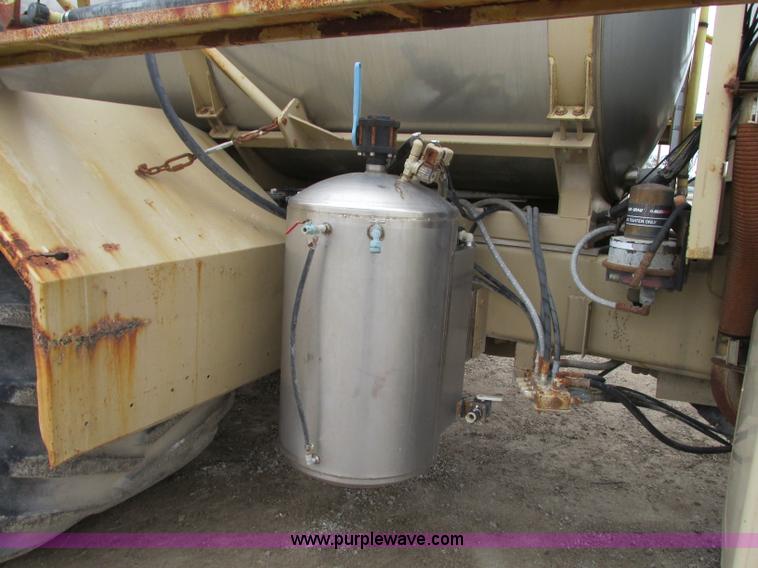 image for item R9459 1995 Tyler 3275 self-propelled sprayer