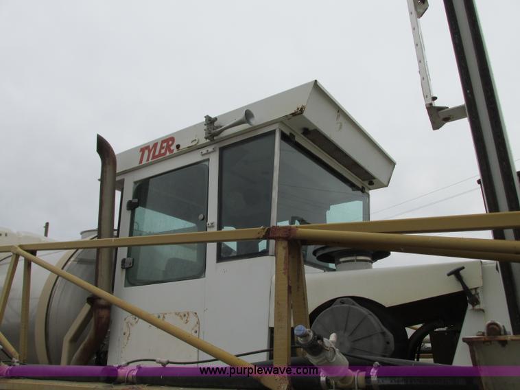 image for item R9459 1995 Tyler 3275 self-propelled sprayer